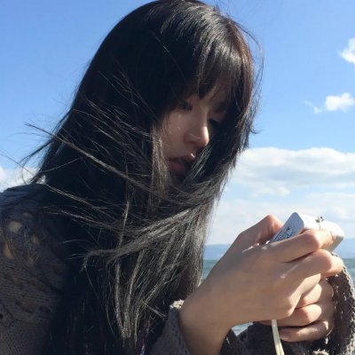 一位站立的人